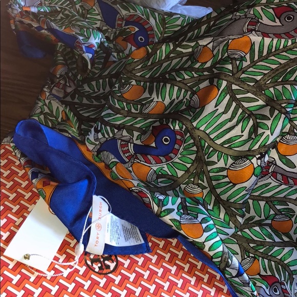 Tory Burch scarf - Picture 3 of 8